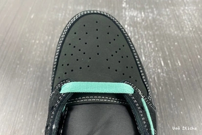 DM7866- 117 Jordan Air Low Travis 1 5755 Scott Cozy x 0814
